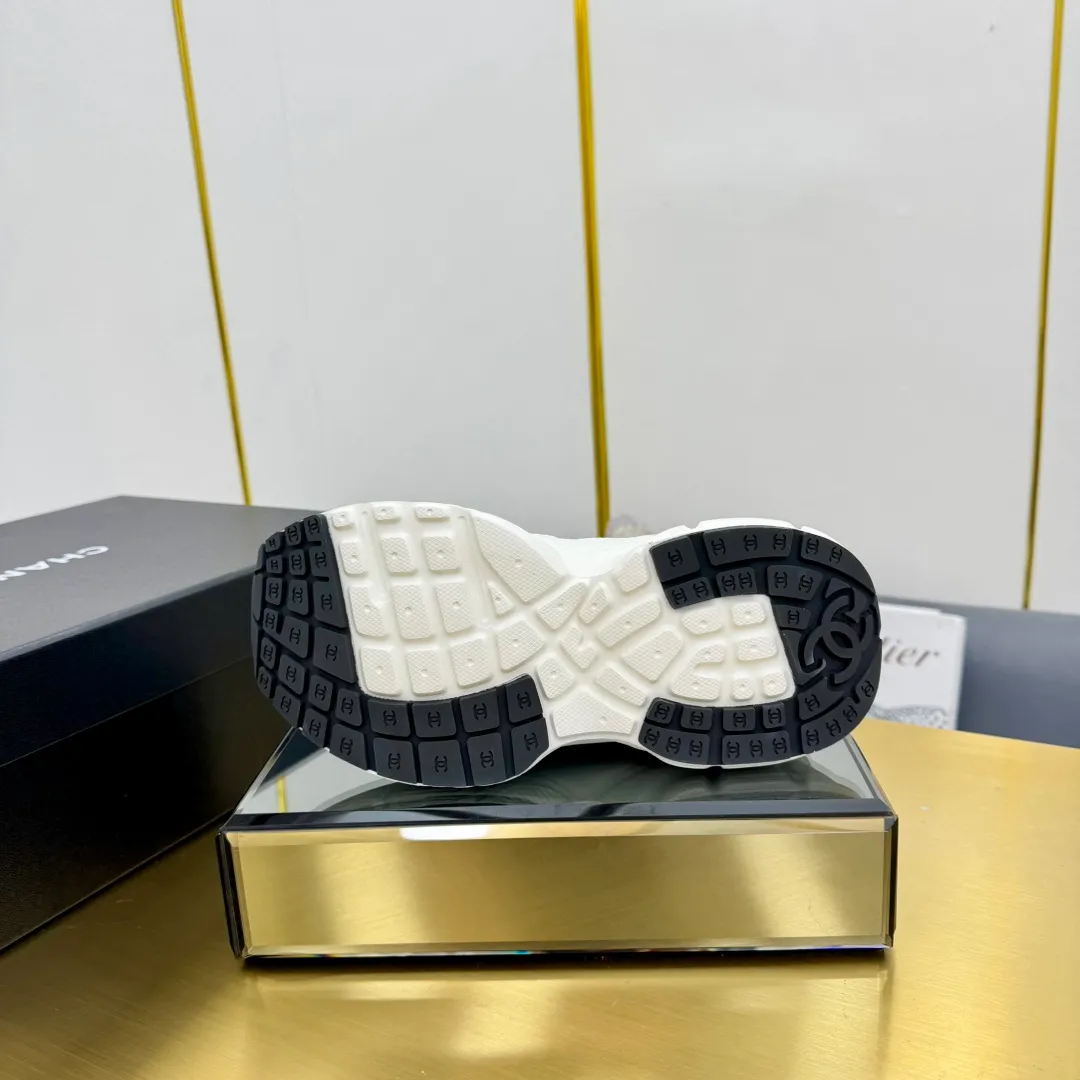 👟👟Ex-factory price 600👟👟 Upgraded version, upgraded version, upgraded version! No rebuttal accepted! ! ! ! Chanel Chanel dad shoes, couples' model for men and women - 2025 top casual sports shoes in the counter. This classic design; the upper is electro-embroidered with various techniques; ❷The inner lining is made of: original Yangli + net ❸The outsole is based on: the original TPU combination outsole. The full set of boutique packaging for women 35–41